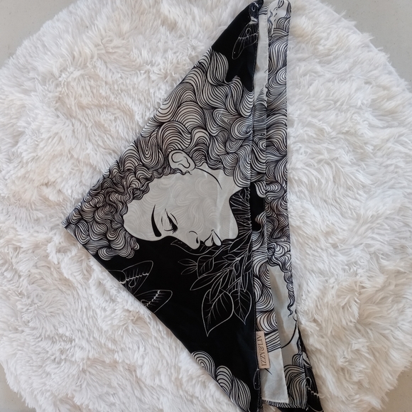 Izzy & Liv Ethnic Scarf Black White Square Silk Blend Black Woman.47"x52" - Picture 2 of 3